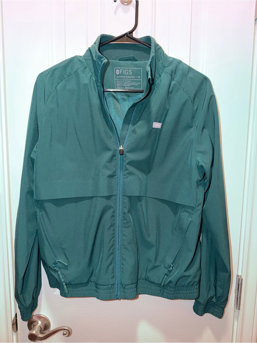 Figs Women's Full-Zip Windbreaker size XS